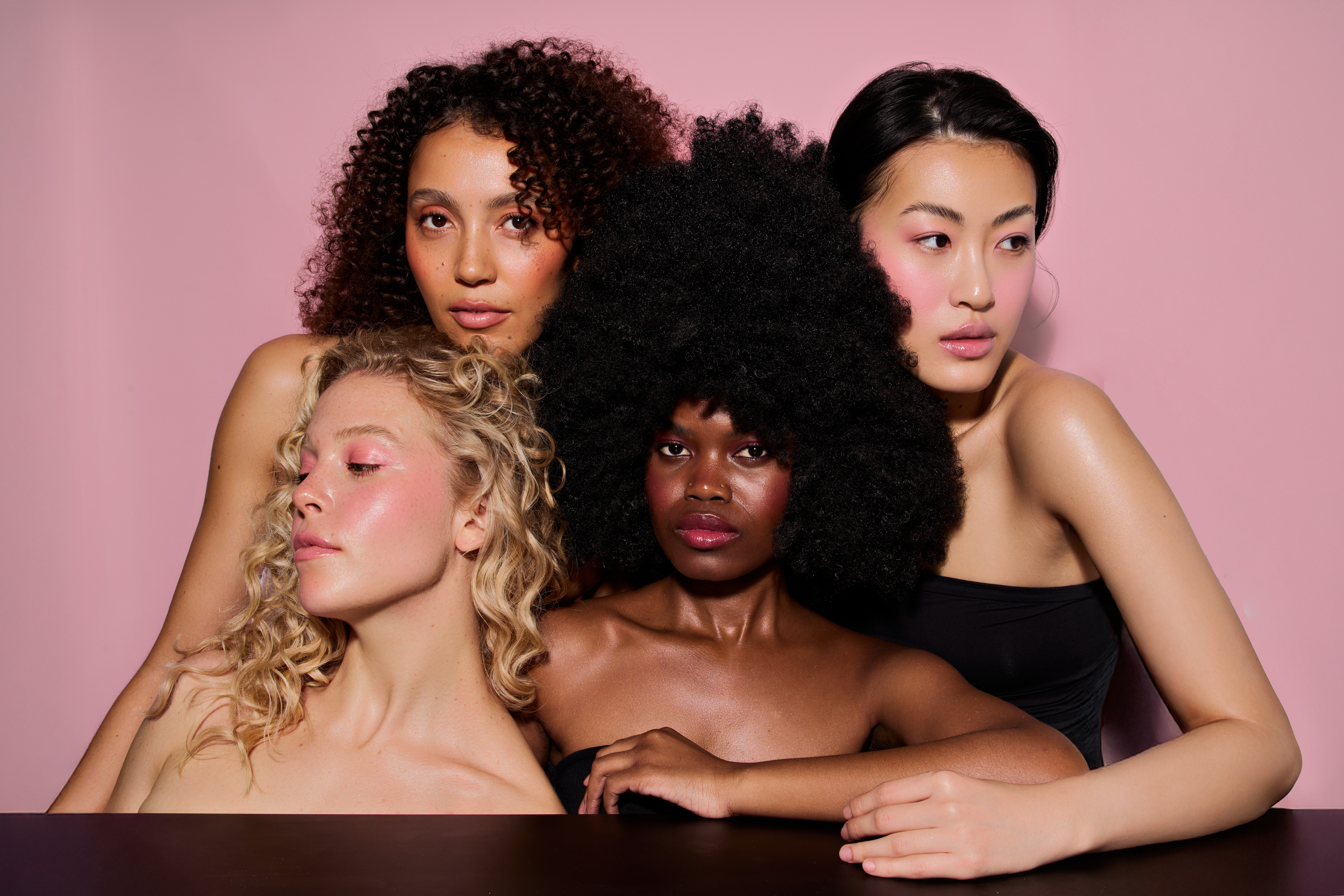 Ronja Rebecca Reim — Make-up Artist, vier Models in einem editorial Beauty-Shooting